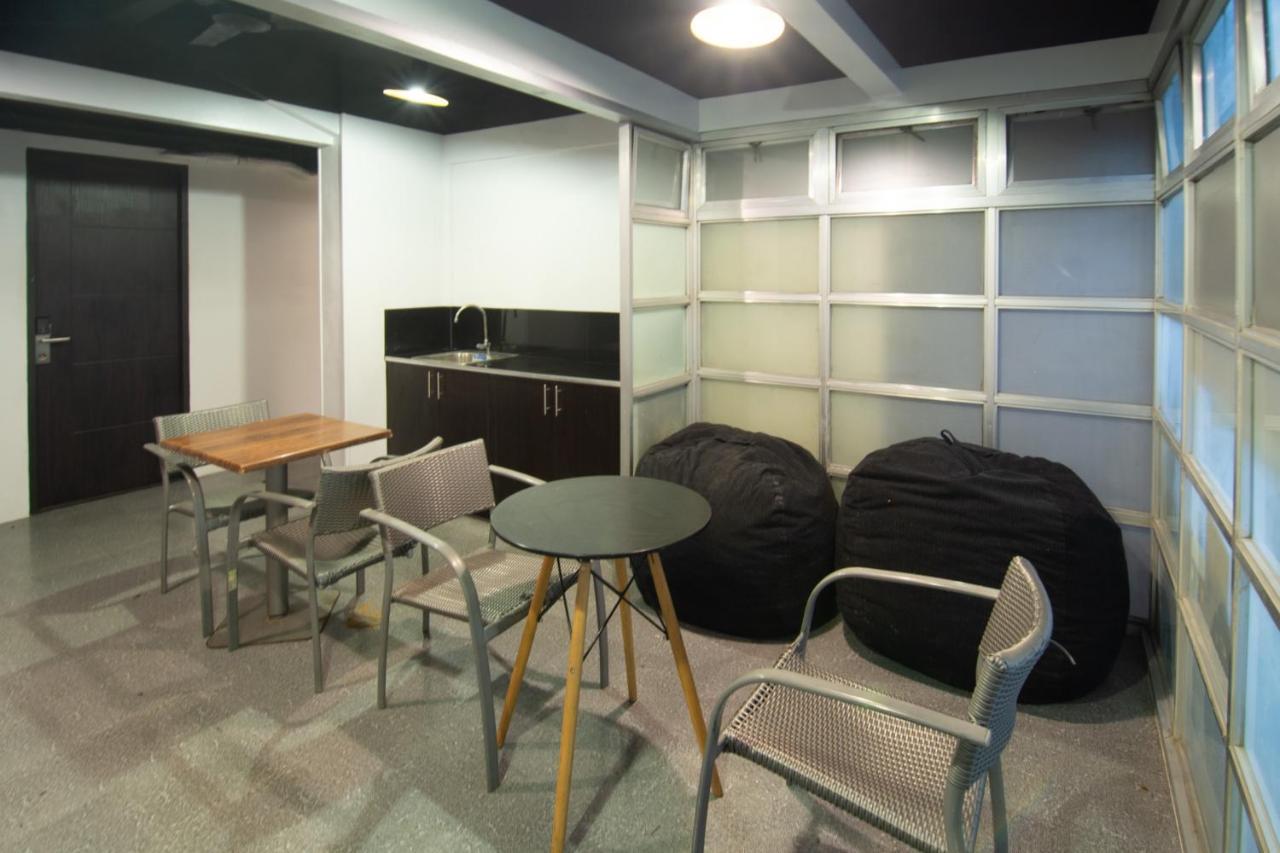 Ark Hostel City Center Manila Пасай Екстериор снимка